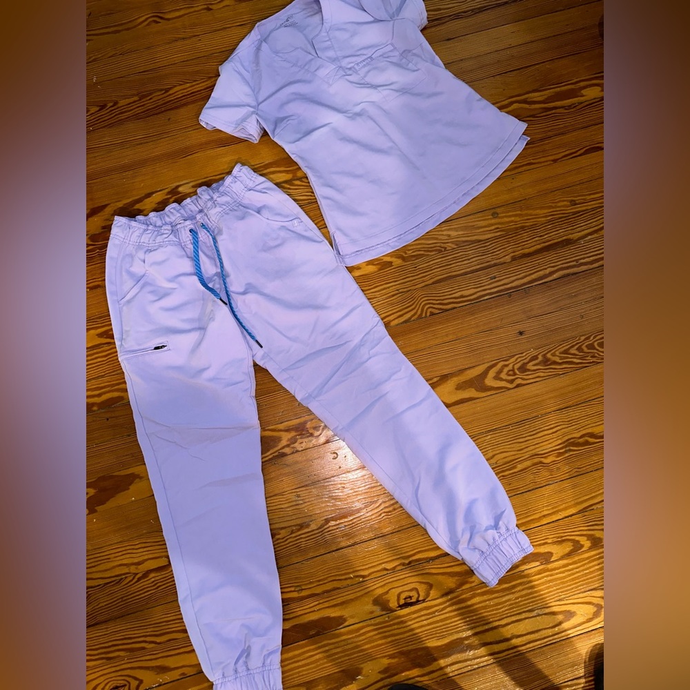 Jaanuu Scrub Set